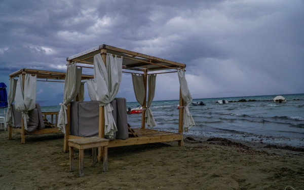 Κέρκυρα: «Δείχνει τα δόντια» του ο Petar - Αγωνία για 10 εγκλωβισμένους τουρίστες