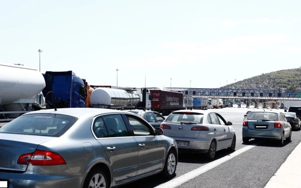 Τέλειωσε η μετάγγιση του υγραερίου από το φλεγόμενο βυτιοφόρο - Άνοιξε η Νέα Εθνική Οδός Αθηνών-Κορίνθου