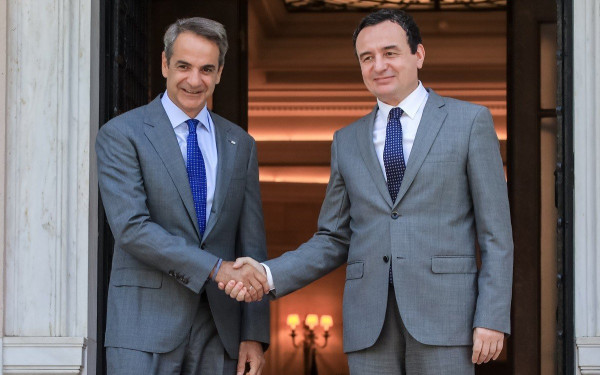 Συνάντηση Μητσοτάκη με Μιλάτοβιτς και Κούρτι στο Μαξίμου