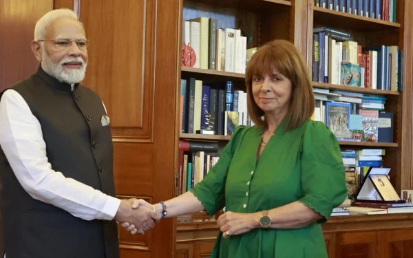 Στην Αθήνα ο Ινδός πρωθυπουργός Ναρέντρα Μόντι - Συνάντηση με Σακελλαροπούλου