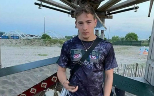 Συνελήφθη ενώ κοιμόταν στο δάσος ο 21χρονος που κατηγορείται ότι σκότωσε τον πατέρα του και ακόμα έναν άνδρα στην Ιταλία