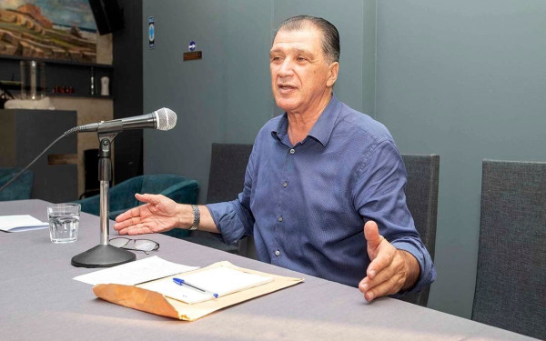 Οι συναντήσεις Ορφανού με τον πρωθυπουργό, οι λόγοι για την αποχώρηση και ποιοι μπορεί να ευνοηθούν