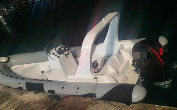 Ταχύπλοο με 17 αλλοδαπούς εντοπίστηκε στους Αρκιούς - Συνελήφθη ένας διακινητής