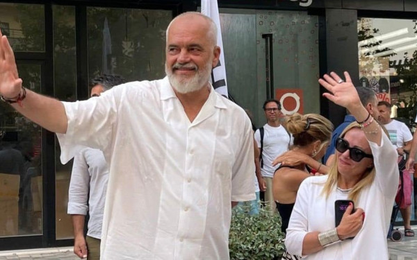 Συνάντηρη Ράμα-Μελόνι: «Δυο κέντρα παραμονής παράτυπων μεταναστών στην Αλβανία, τα οποία θα διαχειρίζεται η Ιταλία»