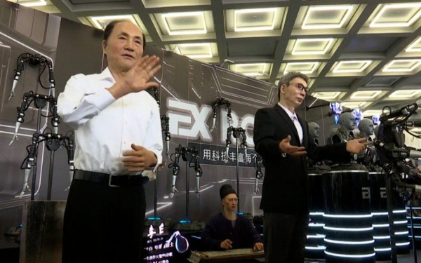 Ανθρωποειδή ρομπότ κλέβουν την παράσταση στο Παγκόσμιο Συνέδριο Ρομπότ στο Πεκίνο (βίντεο)