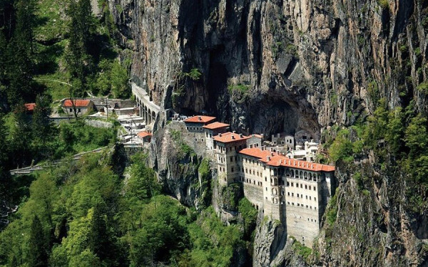 Παγκόσμιο Συμβούλιο Ποντιακού Ελληνισμού: Να επιστρέψουν τα ιστορικά κειμήλια στην ανακαινισμένη Παναγία Σουμελά (Φωτ.)