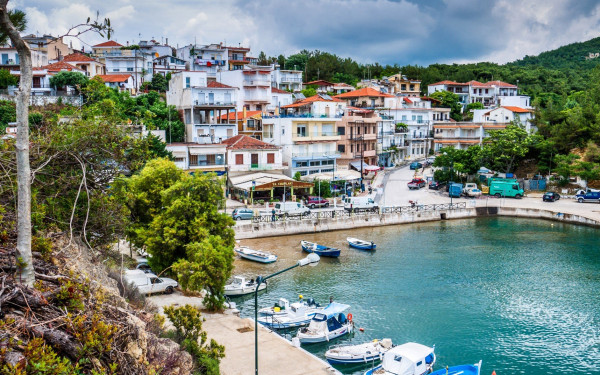 Καβάλα-Θάσος: Ο υπερτουρισμός και ο… εφιάλτης του 2025