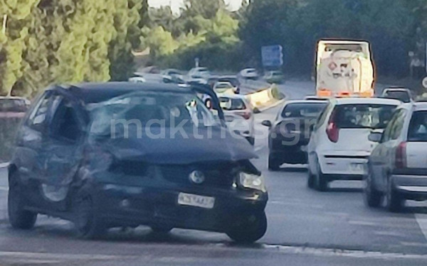 Τροχαίο ατύχημα στη Θεσσαλονίκης-Μουδανιών με 4 τραυματίες (φωτ.)