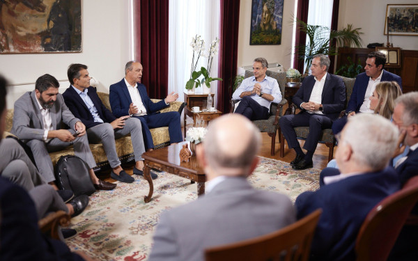 Flyover και μετρό στο ραντεβού του Κυριάκου Μητσοτάκη με τους γαλάζιους βουλευτές
