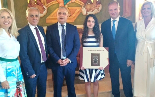 Βέροια: Βραβεύθηκε η 16χρονη που έσωσε 10χρονο από πνιγμό στη Χαλκιδική