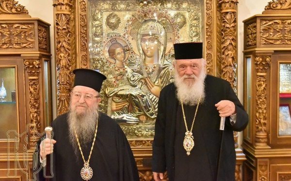 Θεσσαλονίκη: Συγκίνηση στον αποχαιρετισμό του μητροπολίτη  Άνθιμου - Τι του δώρισε ο Ζέρβας