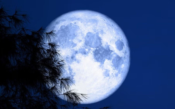 Απόψε η υπερπανσέληνος του Αυγούστου - Γιατί ονομάζεται «Μπλε Φεγγάρι»