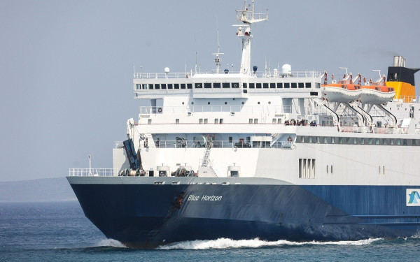 Πειραιάς: Σοκ από νέο βίντεο για το θάνατο του 36χρονου στο Blue Horizon - «Σώστε τον» φωνάζει ο κόσμος, «μην τραβάτε βίντεο» το πλήρωμα...