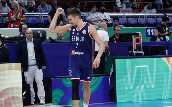 Μουντομπάσκετ: Με περίπατο επί των Λιθουανών και «όργια» Μπογκντάνοβιτς στα ημιτελικά οι Σέρβοι (βίντεο)