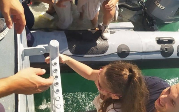 Πήλιο: Απεγκλωβισμός δια θαλάσσης 58 ατόμων από την παραλία Χορευτό (βίντεο, φωτ.)