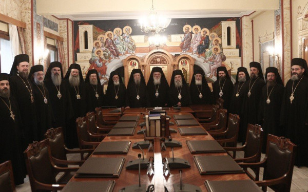 Ιερά Σύνοδος: Δεν είναι θεολογικώς ισχυρές οι θεωρίες για τις νέες ταυτότητες