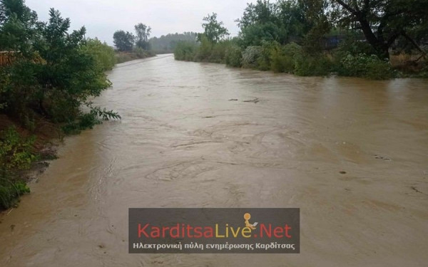 Επελαύνει η κακοκαιρία και στην Καρδίτσα: Δύο χωριά χωρίς πρόσβαση - Στα όριά τους τα ποτάμια (βίντεο, φωτ.)