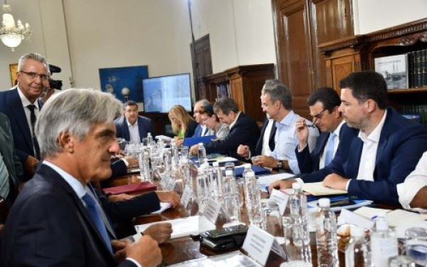 ΦΣΘ: Οι ελλείψεις φαρμάκων κυριάρχησαν στη συνάντηση με τον Πρωθυπουργό ενόψει της 87ης ΔΕΘ