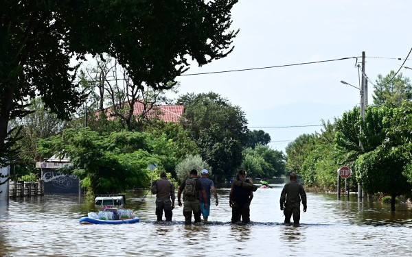 Ανατριχιαστικές μαρτυρίες από την Καρδίτσα: «Μία γιαγιά επιπλέει στο νερό, είναι πνιγμένη» - Δείτε βίντεο