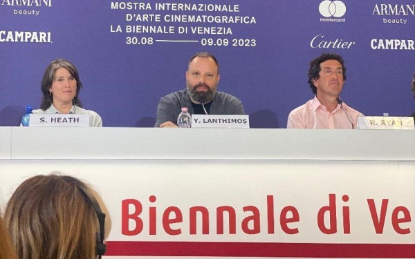 Γ. Λάνθιμος - 80ό Φεστιβάλ Βενετίας: Το «Poor Things» είναι μια ταινία που δεν περιγράφεται εύκολα