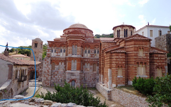 Ανοικτός για επισκέπτες και προσκηνυτές ο Όσιος Λουκάς