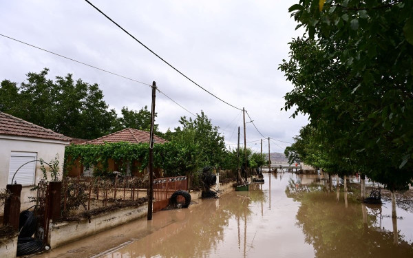Εκκενώνονται συνοικίες της Λάρισας - Σοβαρός κίνδυνος από τον Πηνείο