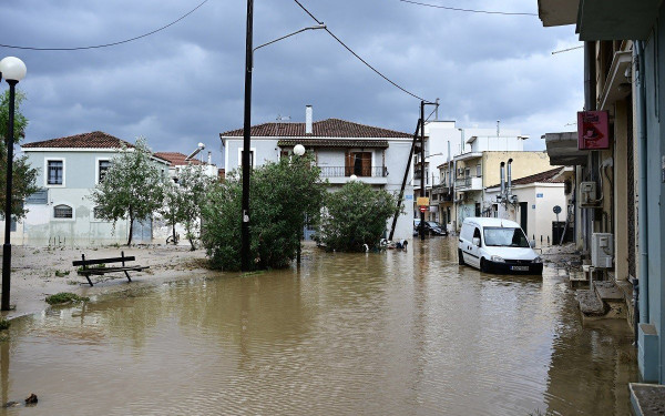 Τέσσερα ειδικά οχήματα του δήμου Θέρμης σπεύδουν για βοήθεια στη Θεσσαλία