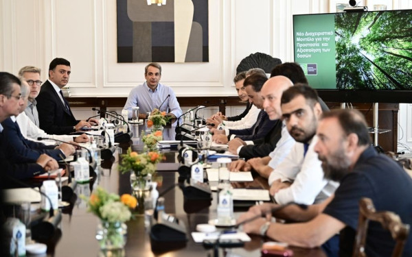 Σύσκεψη στο Μαξίμου για Έβρο και Πάρνηθα: Αναδασωτέες οι περιοχές που κάηκαν 