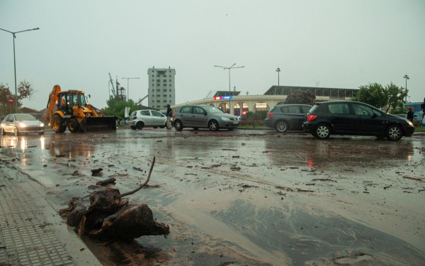 Σαρώνει τη χώρα η κακοκαιρία «Daniel»: Απαγόρευση κυκλοφορίας σε Καρδίτσα και Φάρσαλα - Βιβλική καταστροφή στον Βόλο (βίντεο)