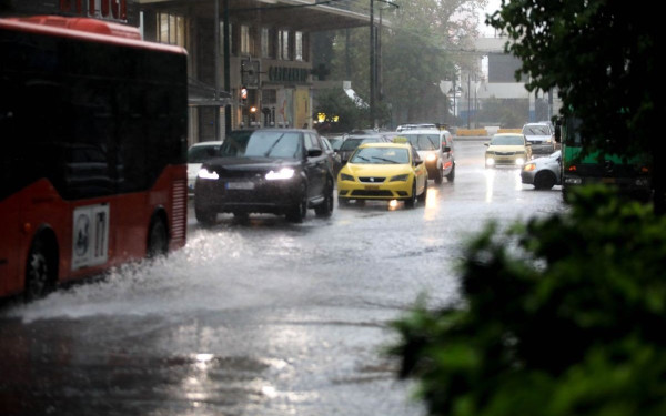 Αττική: Διακοπή της κυκλοφορίας στην οδό Πειραιώς από το ύψος της Χαμοστέρνας, λόγω κακοκαιρίας