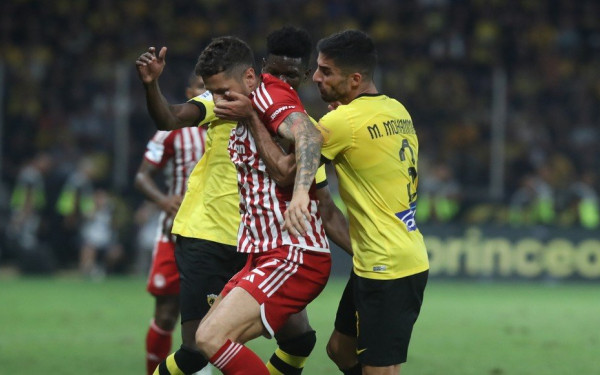 Super League: Η ΑΕΚ δεν λύγισε τον Ολυμπιακό στη Ν. Φιλαδέλφεια (βίντεο)