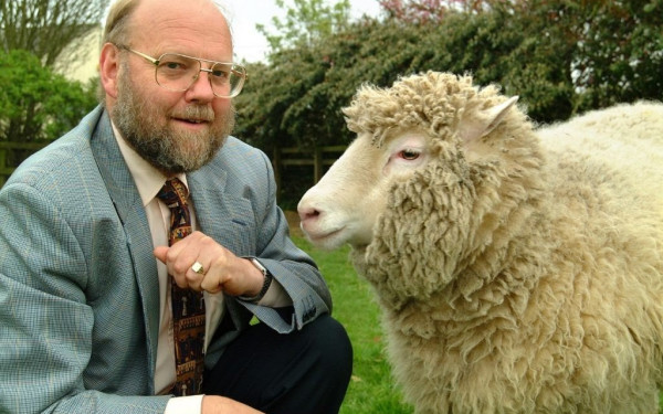 Βρετανία: Πέθανε ο γιατρός που κλωνοποίησε την Ντόλι 