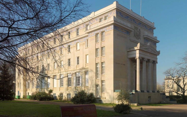 Το Παρίσι «πλημμυρίζει» με έργα Ελληνίδων και Ελλήνων καλλιτεχνών