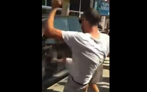 Θεσσαλία: Εξαγριωμένοι κάτοικοι προπηλάκισαν τον περιφερειάρχη Αγοραστό στον Παλαμά (βίντεο)