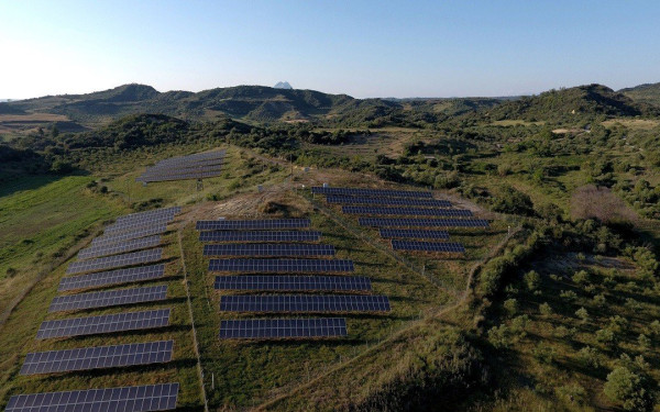ΕΒΕΘ: Άναρχη αδειοδότηση φωτοβολταϊκών απειλεί την ενεργειακή σταθερότητα