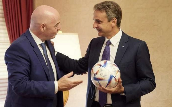 Συνάντηση Μητσοτάκη με Ινφαντίνο στη Νέα Υόρκη - Κίτρινη και κόκκινη κάρτα για το υπουργικό συμβούλιο (βίντεο)