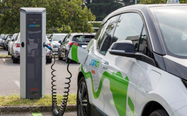 Ηλεκτρικά αυτοκίνητα: Θα μπορούν να εξοικονομούν έως και 52% στους λογαριασμούς ρεύματος Ηλεκτρικά αυτοκίνητα: Θα μπορούν να εξοικονομούν έως και 52% στους λογαριασμούς ρεύματος