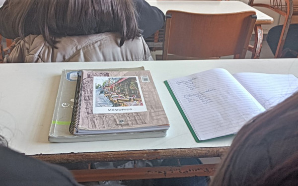 Έρευνα του ΙΝΕ της ΓΣΕΕ επιβεβαιώνει το βάρος της παραπαιδείας: 1 στους 2 πληρώνει 500 ευρώ τον μήνα