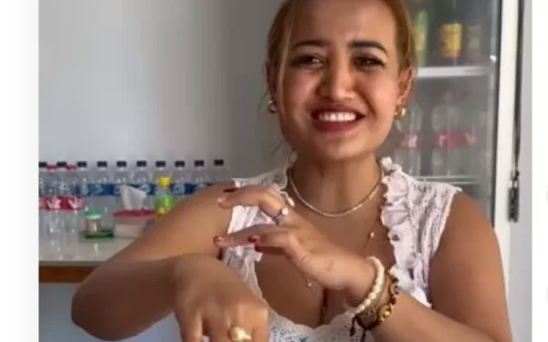 Ινδονήσια: Τiktoker μπαίνει φυλακή γιατί λέει μία μουσουλμανική προσευχή και έπειτα τρώει χοιρινό 