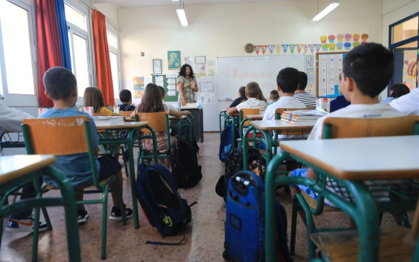 Χαλκιδική: Έστειλαν την αστυνομία για να διώξουν 10χρονη μαθήτρια που δεν «χωρούσε» στην τάξη (Video)