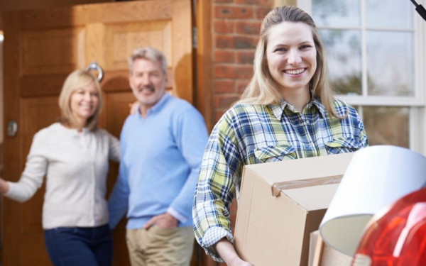 «Tριαντάρηδες» που δεν αποχωρίζονται το πατρικό τους σπίτι οι νέοι στην Ελλάδα