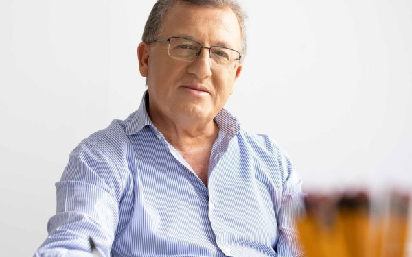 Ποιος είναι ο Γιάννης Ντούμος που θέλει να γίνει δήμαρχος Κατερίνης