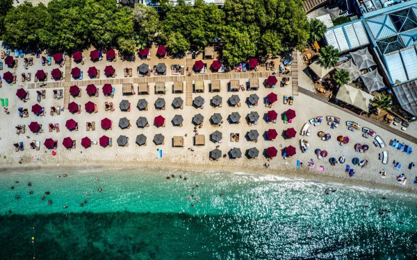 Δέκα ερωτήσεις-απαντήσεις για το νέο πλαίσιο για τις παραλίες και τη δημόσια περιουσία στον αιγιαλό