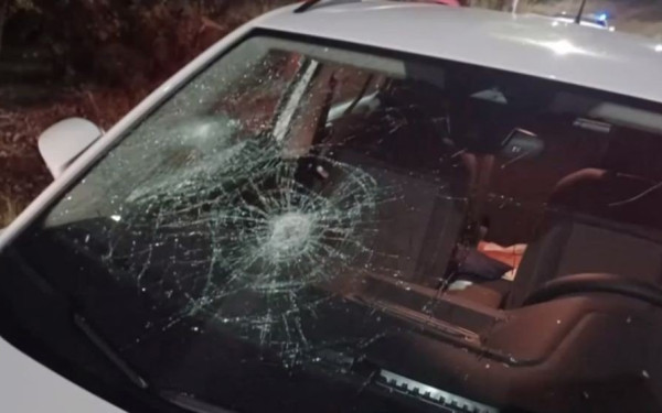 Σε ενέδρα έπεσε ο δήμαρχος Λαμίας: Έσπασαν τα τζάμια στο αυτοκίνητό του ενώ οδηγούσε (βίντεο) Σε ενέδρα έπεσε ο δήμαρχος Λαμίας: Έσπασαν τα τζάμια στο αυτοκίνητό του ενώ οδηγούσε (βίντεο)