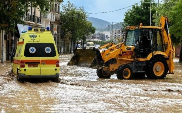 Θεσσαλία: Μάχη με το χρόνο δίνουν κάτοικοι και συνεργεία στις πληγείσες περιοχές των Τρικάλων και της Καρδίτσας Θεσσαλία: Μάχη με το χρόνο δίνουν κάτοικοι και συνεργεία στις πληγείσες περιοχές των Τρικάλων και της Καρδίτσας