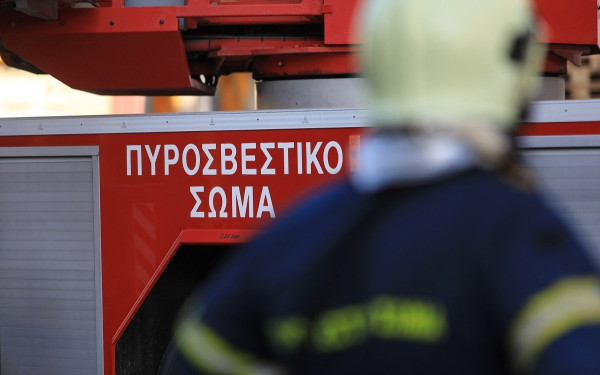 Στις φλόγες αποθήκη με ψυγεία φρούτων στην Κατερίνη