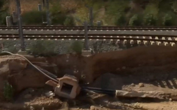 Πλημμύρες: Καταστράφηκε το σιδηροδρομικό δίκτυο Φαρσάλων-Δομοκού - Στον «αέρα» οι γραμμές των τρένων (βίντεο)