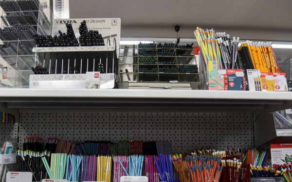 Πρώτο κουδούνι και πρώτο... σοκ για τους γονείς: Αυξήσεις - φωτιά στα σχολικά είδη