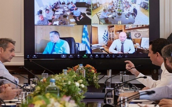 Σύσκεψη στο Συντονιστικό της Λάρισας υπό τον πρωθυπουργό: Δημόσια Υγεία, απάντληση υδάτων και συλλογή νεκρών ζώων στο επίκεντρο