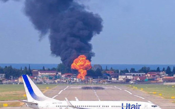 Ρωσία: Μεγάλη φωτιά σε δεξαμενή πετρελαίου κοντά στο Σότσι στη Μαύρη Θάλασσα (βίντεο)